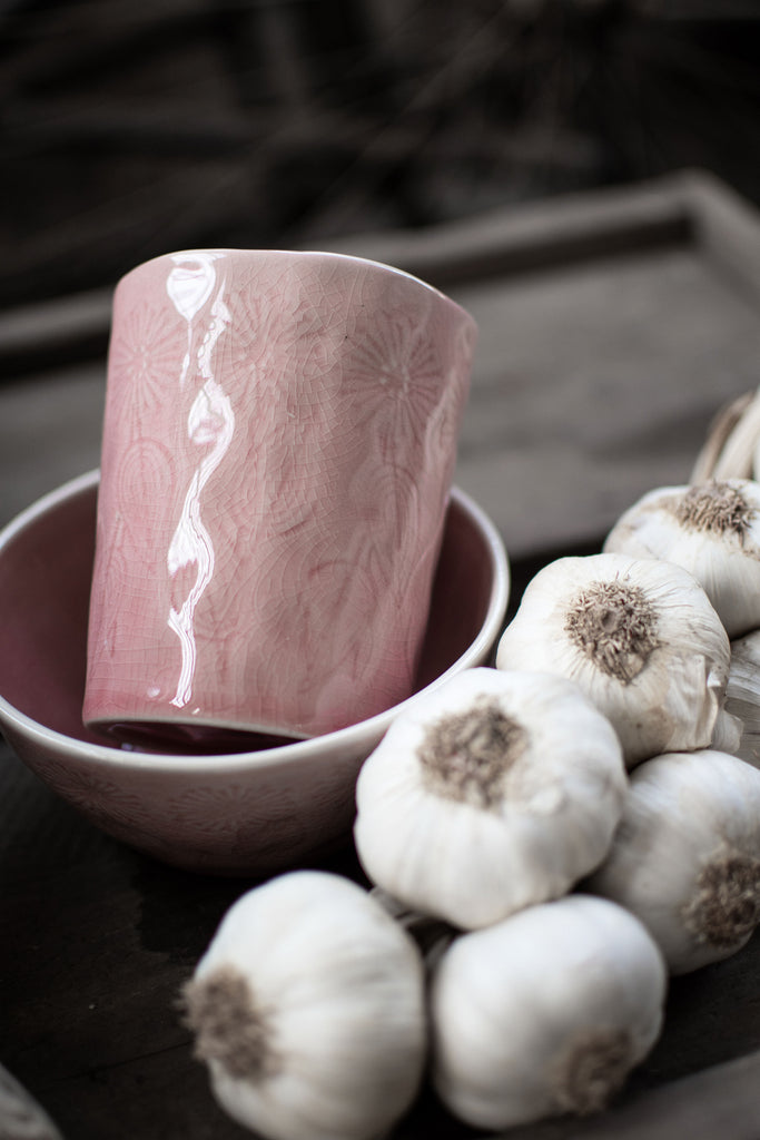 Becher | Mug BATVIK - rosé mit Muster