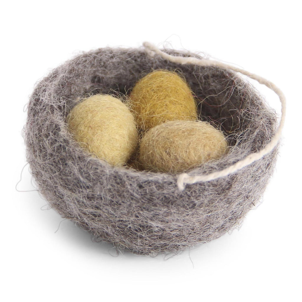 Nest grau mit gelben Eiern